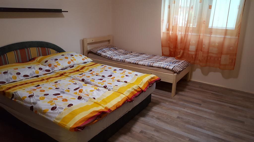 M&M Apartman Tiszafüred Exteriör bild