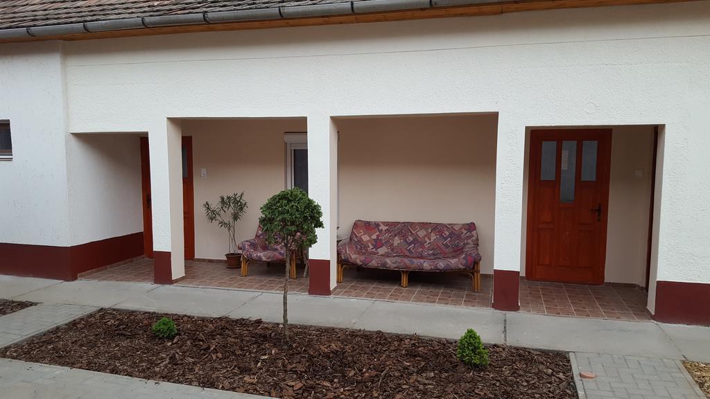 M&M Apartman Tiszafüred Exteriör bild