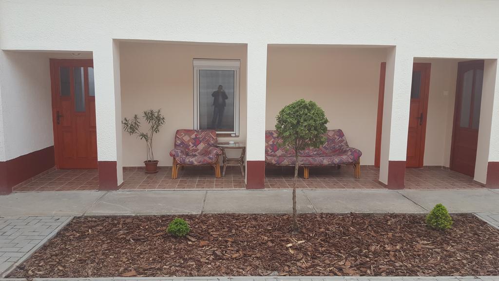 M&M Apartman Tiszafüred Exteriör bild